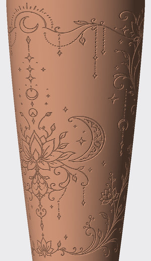 A central flower, crescent shape and fine hanging details give this cover a delicate finish.